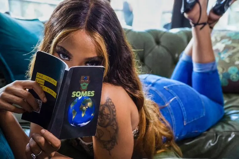 A reader with a Komet book